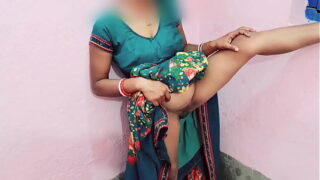 Indian Desi Woman Standing Style Fucking Wet Pussy With Lover Video