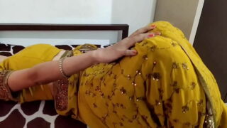 Indian Desi Yellow Saree Bhabhi Fucking ANd Sucking Video