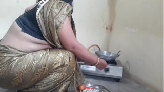 Lucknow busty bhabhi gives best deep into her throat