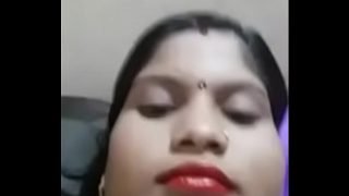 Sexy desi wife showing boobs for Bf